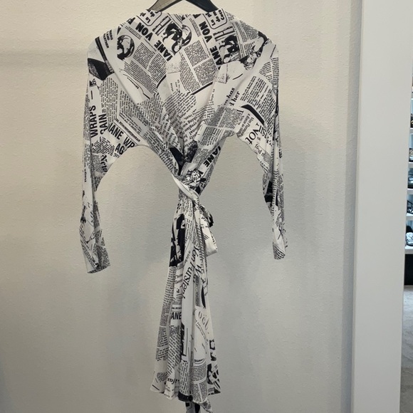 Diane Von Furstenberg Newspaper Wrap Dress - Picture 4 of 4